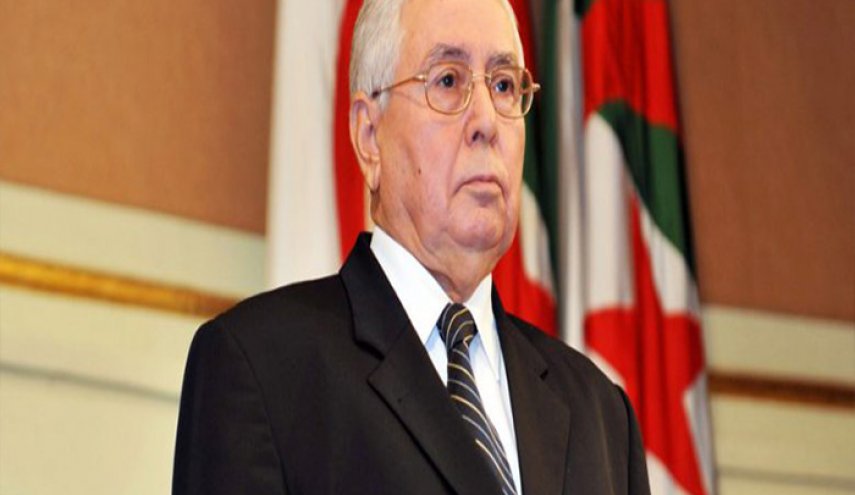 الرئيس الجزائري يؤيد مقترح تنظيم انتخابات في أقرب الآجال