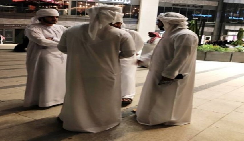 بعض المراكز التجارية في الرياض تمنع دخول 