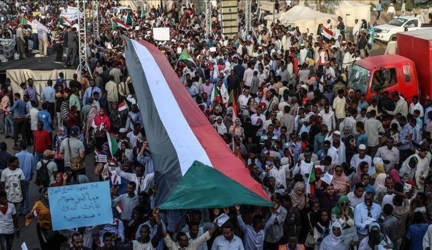 مسيرات مليونية يقودها تجمع المهنيين السودانيين نحو القصر الجمهوري