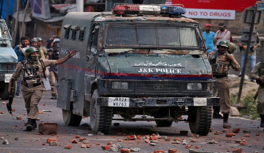 السلطات الهندية تعتقل الآلاف في الشطر الهندي من كشمير