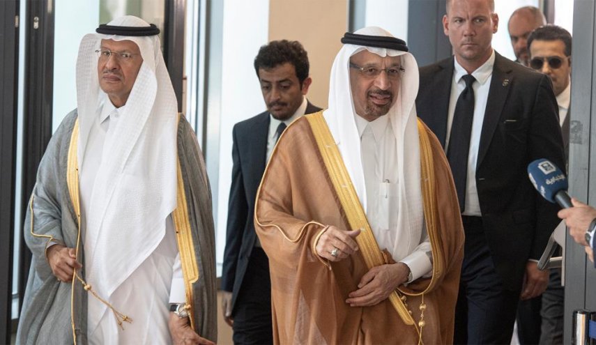 لماذا استبدل الملك سلمان وزير النفط السعودي بأحد اولاده؟