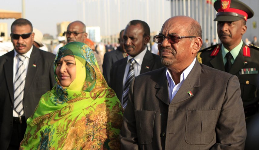 السودان.. حجز ممتلكات زوجة الرئيس السابق عمر البشير

