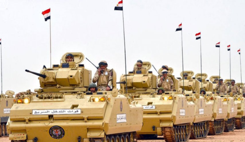 استنفار امني في مصر والجيش ينشر مدرعاته 