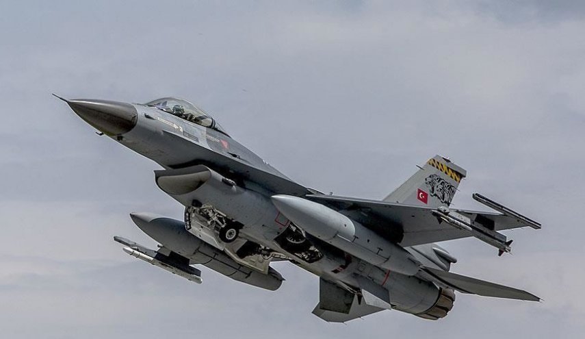 پرواز دو جنگنده اف-16 ترکیه بر فراز حریم هوایی سوریه