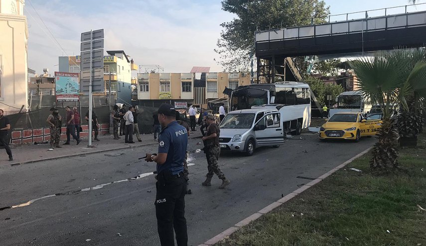  جرحى في هجوم استهدف حافلة للشرطة في جنوبي تركيا
