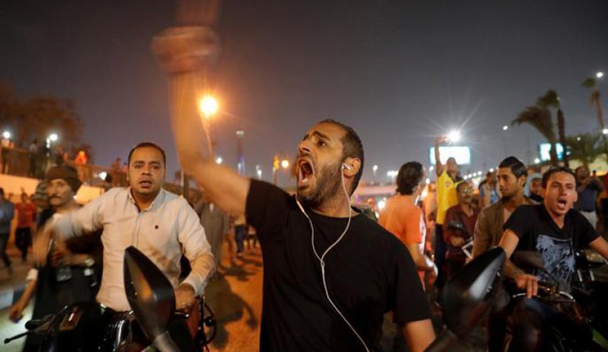 عشية الدعوة لتظاهرات الجمعة.. ماذا يجري في مصر؟!