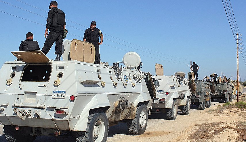 مقتل 7 جنود مصريين ومدني بكمين تبناه ارهابيو 'داعش'
