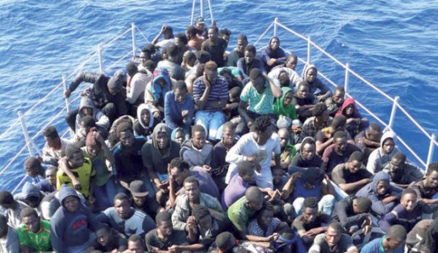 هروب عشرات المهاجرين بعد إنقاذهم قبالة سواحل ليبيا

