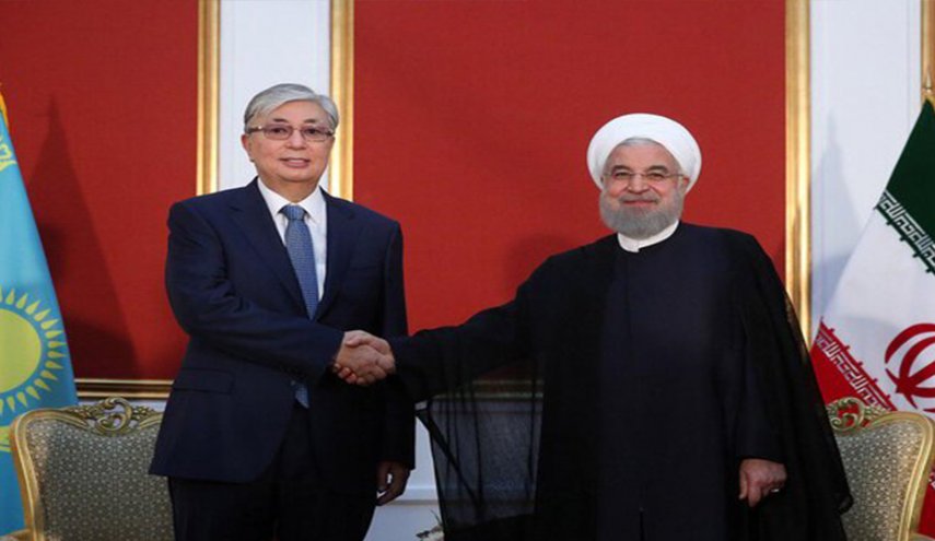 روحاني يؤكد على أهمية اتفاقية أكتائو بشأن النظام القانوني لبحر قزوين 