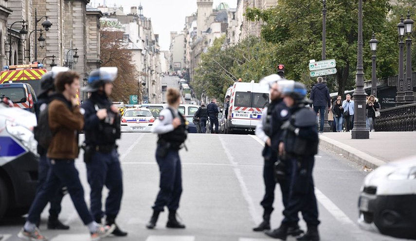 5 قتلى في هجوم بالسكين على مقر للشرطة في باريس