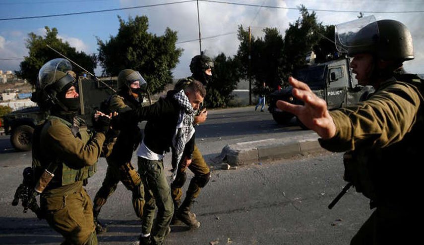 الاحتلال يعتقل ستة مواطنين في الضفة الغربية
