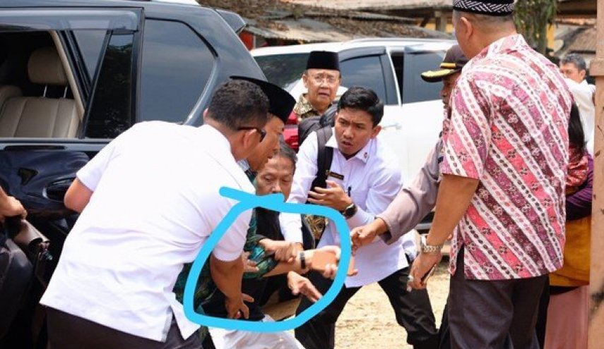 وزیر امور سیاسی-امنیتی اندونزی هدف حمله با چاقو قرار گرفت
