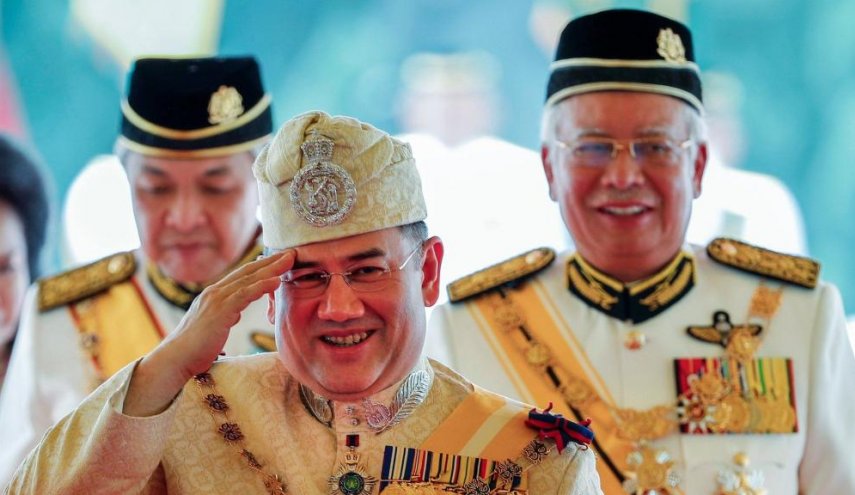 طليقة ملك ماليزيا باعت خاتم زفافها بأقل من 3 أضعاف قيمته الأصلية والسبب؟

