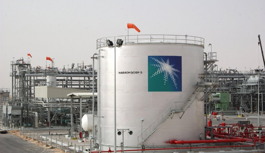 السعودية تخسر ملياري دولار من إنتاج النفط الخام