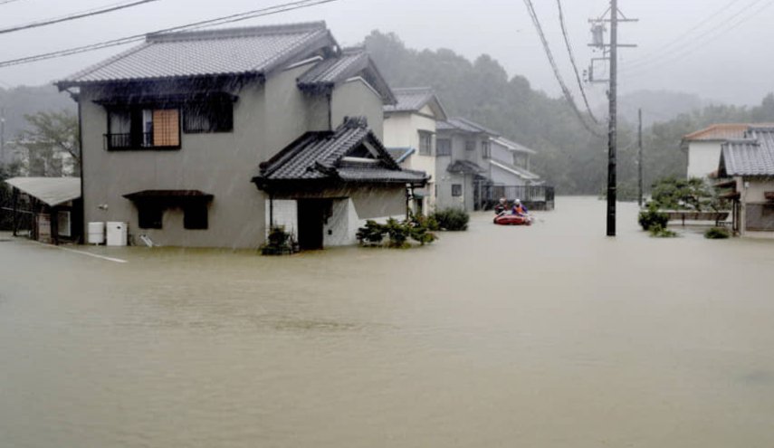 مردم ژاپن از ترس طوفان فروشگاه ها را خالی کردند
