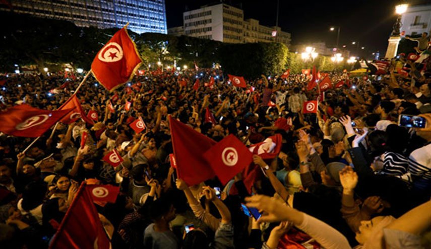 الاحتفالات تعم تونس بعد إعلان فوز قيس سعيّد للرئاسة