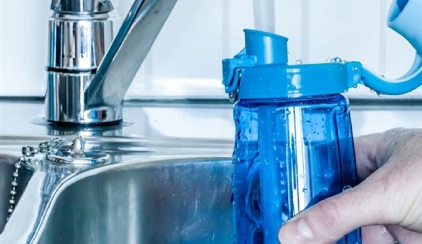 علماء يشددون على ضرورة تنظيف وغسل زجاجات المياه