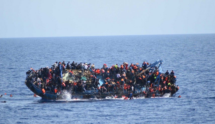 إنقاذ 94 مهاجرا غير شرعي قبالة السواحل الليبية
