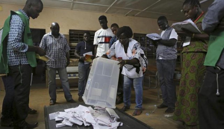 بدء التصويت فى الانتخابات الرئاسية والبرلمانية والمحلية بموزمبيق
