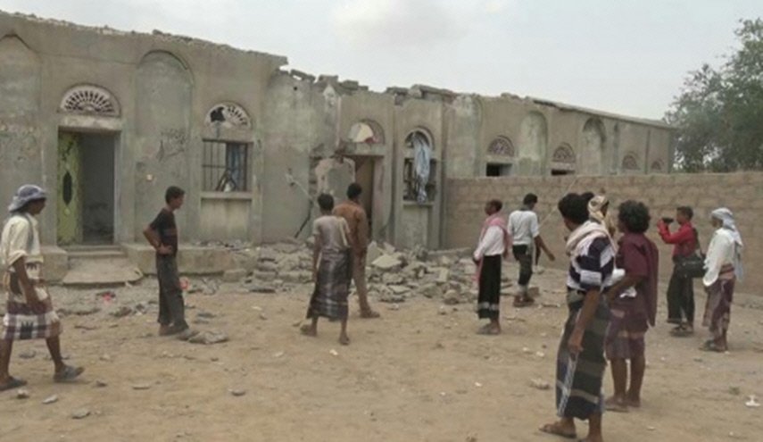 العدوان السعودي يمنع دخول قافلة اممية غذائية للدريهمي اليمنية