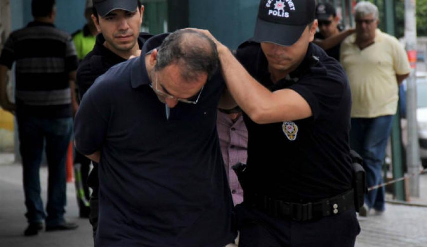 تركيا تعتقل 24 شخصا لمعارضتهم الاعتداء على سوريا 