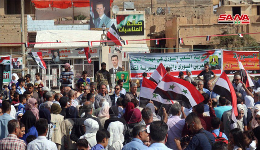 شاهد وقفة احتجاجية في دير الزور وابتهاجاً بنصر الجيش