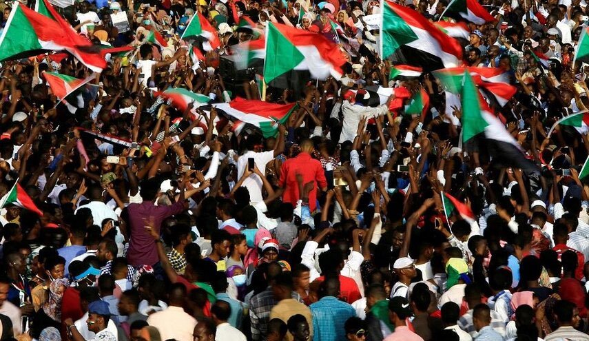آماده‌باش ارتش سودان برای مقابله با اعتراضات مردمی 