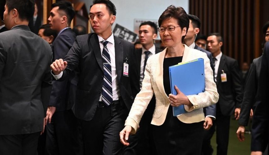 الصين تعتزم إقالة رئيسة السلطة التنفيذية في هونغ كونغ
