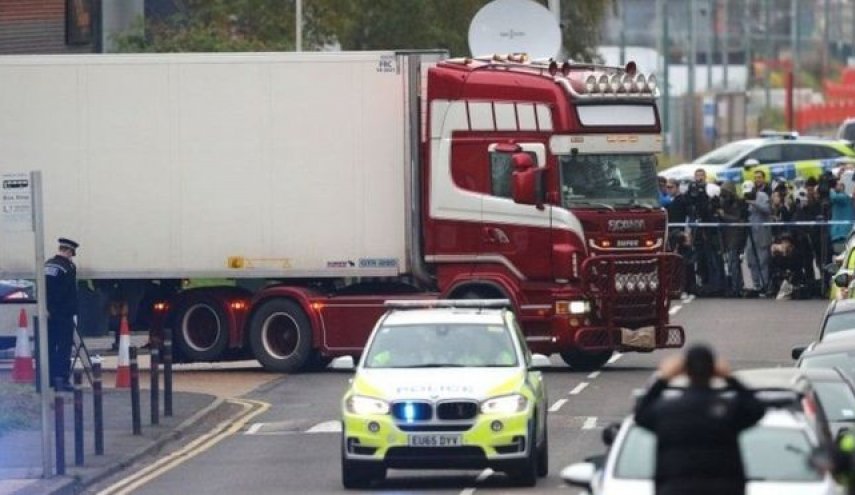 بريطانيا.. الشرطة تعتقل اثنين على صلة بقضية شاحنة الموت