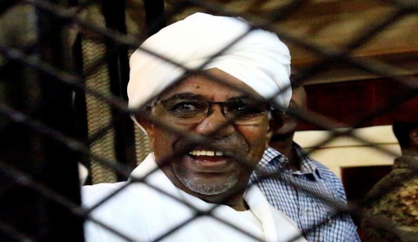 هاتف البشير في حبسه يثير عاصفة انتقادات في السودان
