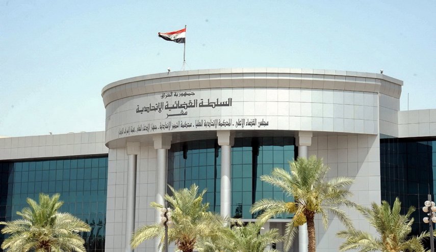 القضاء العراقي يستدعى وزيرين سابقين للاشتباه في إهدارهما للمال العام