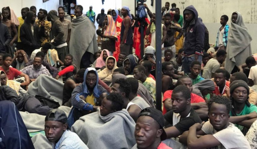  مئات المهاجرين في ليبيا يفرون من الاحتجاز ويقعون فريسة الجوع