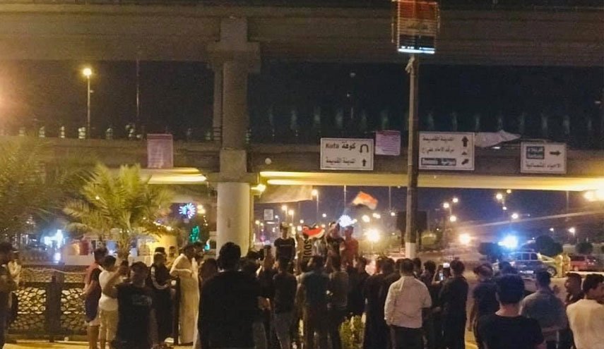 فشار عده ای تحت عنوان تظاهرکننده، برای شکستن خط امنیتی نزدیک منطقه سبز بغداد/ پرتاب نارنجک به سوی نیروهای امنیتی