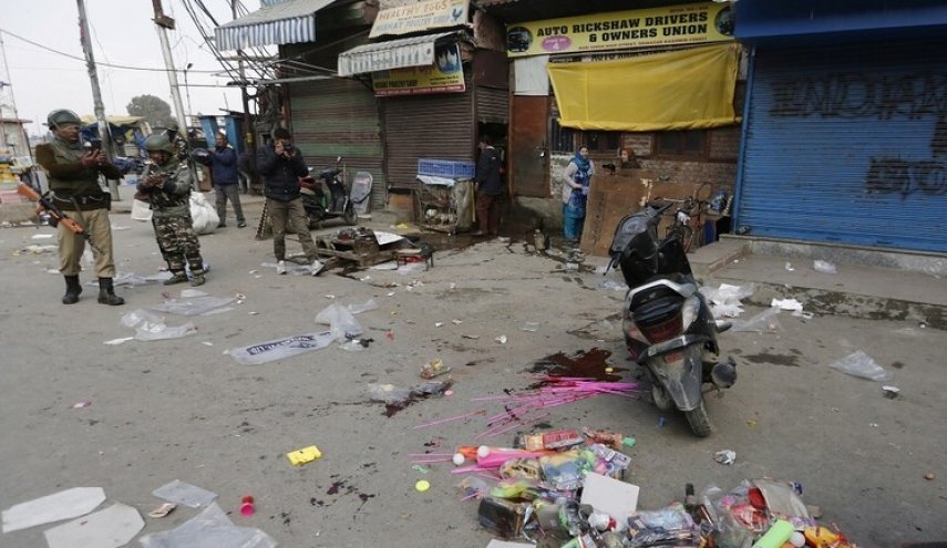 قتيلان و34 مصابا في هجوم بقنبلة يدوية في كشمير