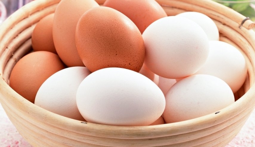 رجل يموت قبل أن يُنهي تحدي أكل 50 بيضة.. والسبب