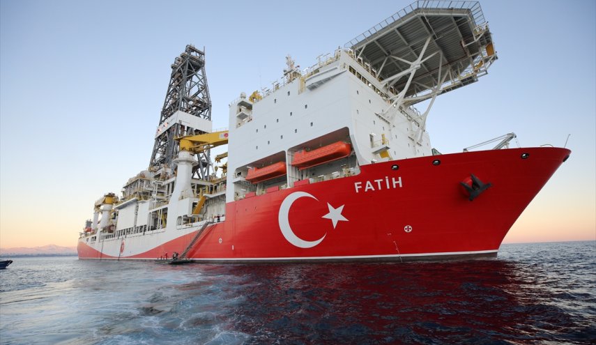 تركيا تستأنف التنقيب في البحر الأبيض 