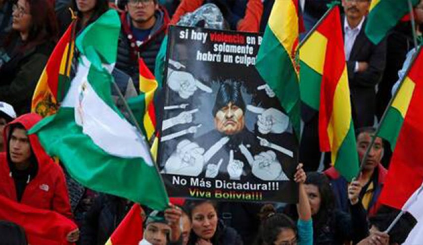تمرد وحدات من الشرطة البوليفية لقمع التظاهرات في بوليفيا 