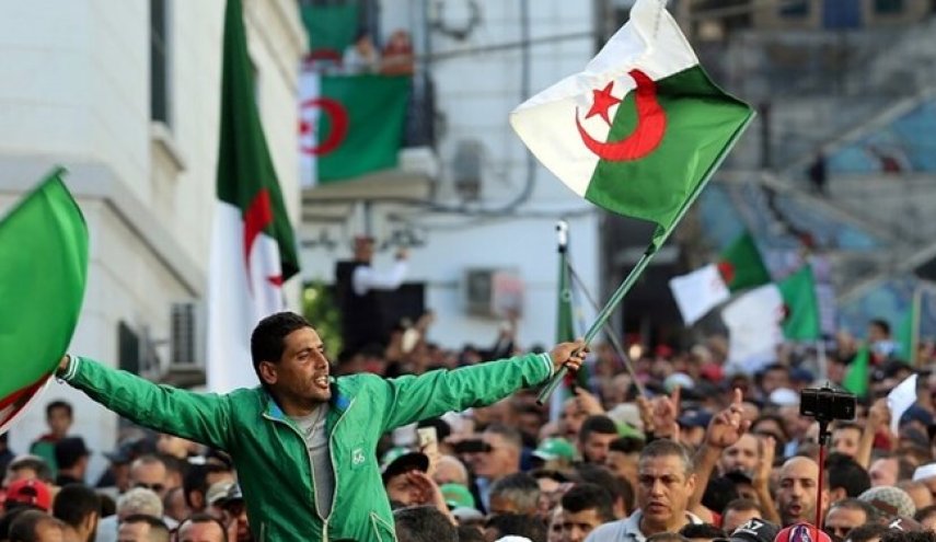 تظاهرات مردم الجزائر با نزدیک شدن به انتخابات ریاست‌جمهوری
