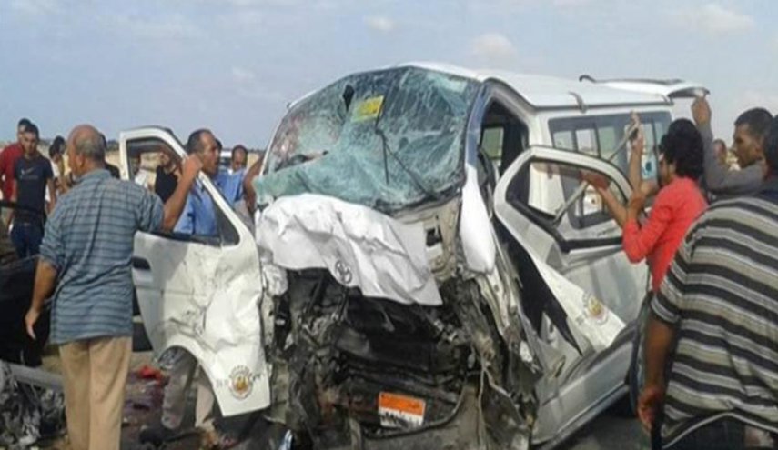 18 ضحية في تصادم سيارة نقل وحافلة في مصر
