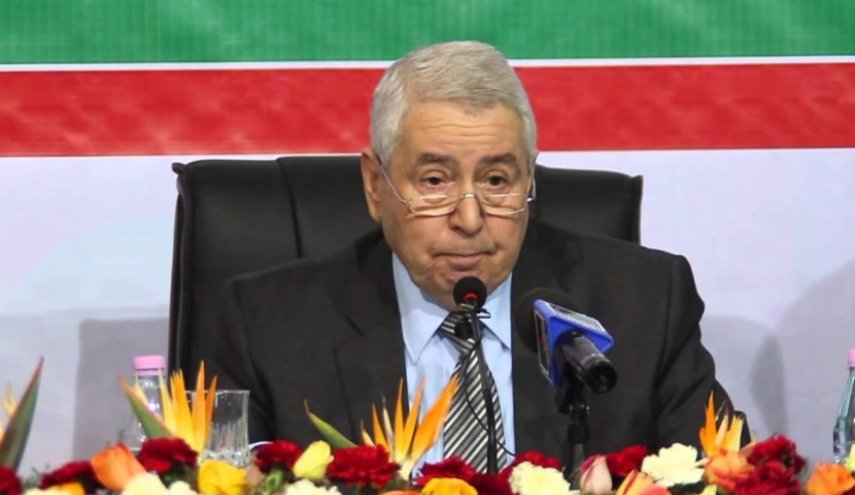 بعد اختفاء أكثر من شهر... الرئيس الجزائري المؤقت يظهر على الساحة مُجددا