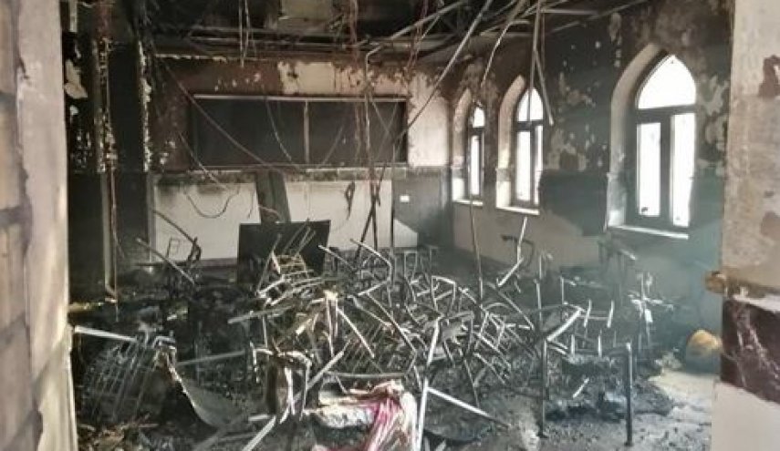 بالصور.. مدرسة في مجمع شهيد المحراب بالنجف تحترق بنار التخريب 