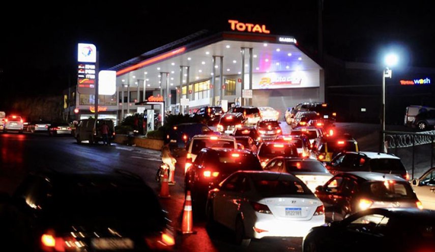 بعد افتعاله أزمة البنزين.. مصرف لبنان يساوي «الدولة» بالقطاع الخاص!

