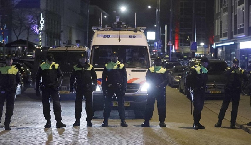 الشرطة الهولندية: لا دليل على دافع إرهابي وراء حادث الطعن في لاهاي