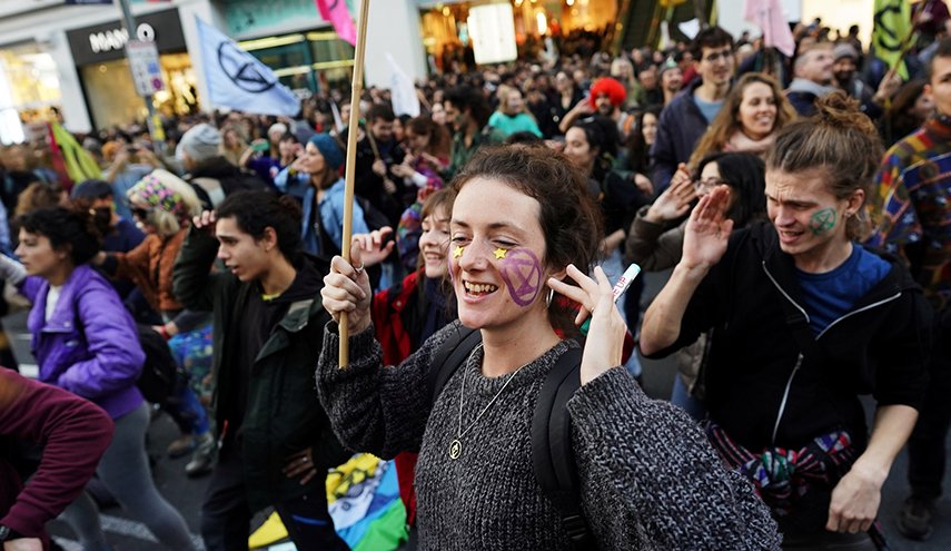 عصيان مدني راقص في مدريد تزامنا مع قمة المناخ