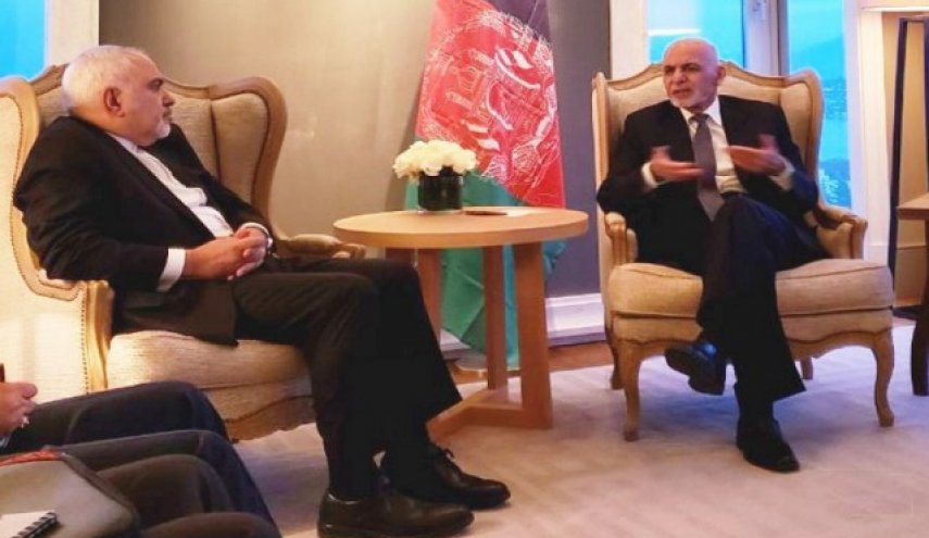 ظريف يستعرض مع اشرف غني مفاوضات السلام في افغانستان