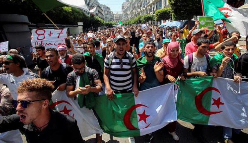 قبل يوم الانتخابات... مظاهرات وتشديدات أمنية في الجزائر
