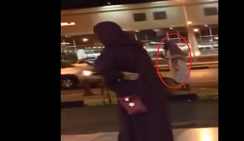 القبض علی داعية سعودي كان يهاجم النساء ويرميهن بالحذاء