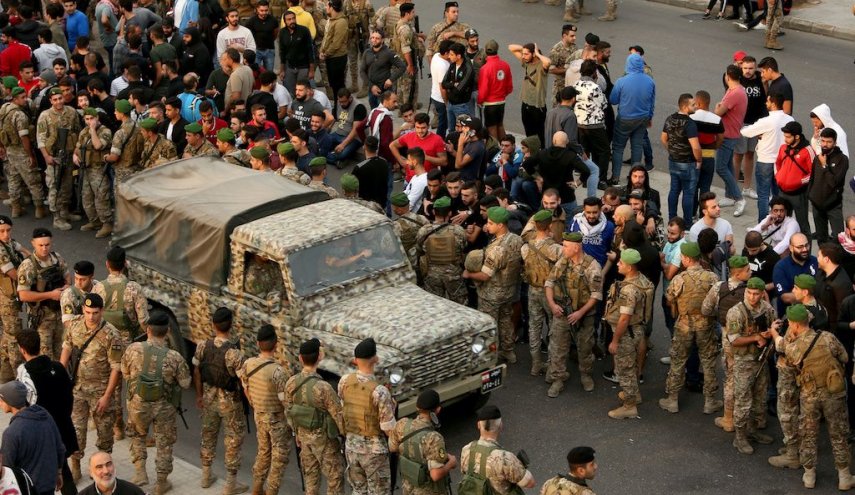 الجيش اللبناني يعيد فتح اتوستراد جل الديب