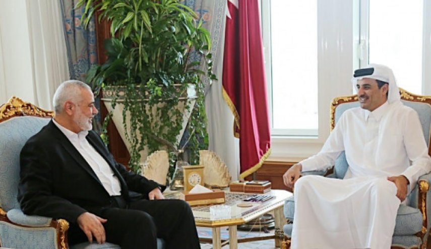 أمير قطر يستقبل وفدا من حماس 