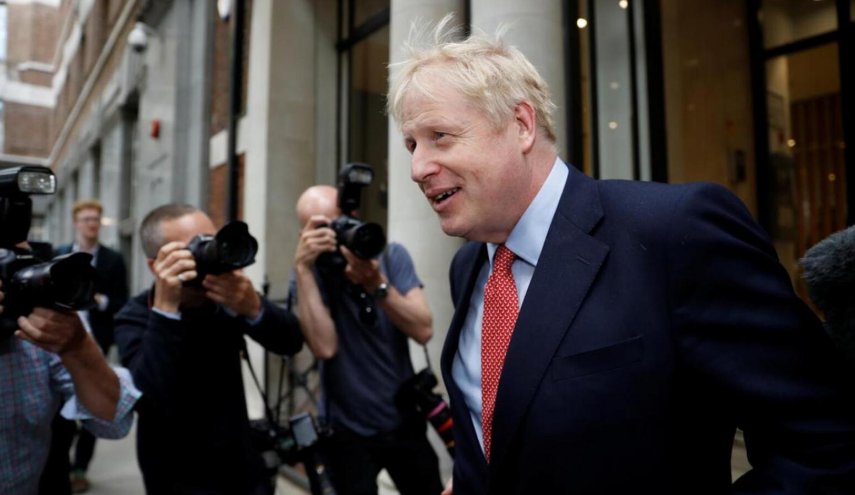 جونسون يوافق على نشر تقرير لتدخلات روسيا